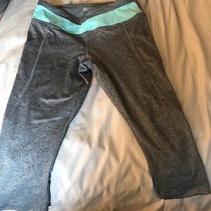 Cropped yoga leggings